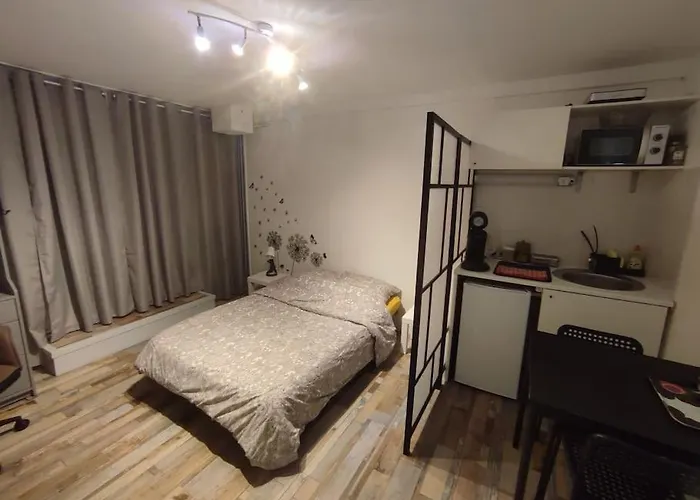 Grand Studio Avec Jardin Et Entree Privative A Noter Reservations De 3 Nuits Minimum