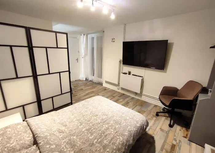 Grand Studio Avec Jardin Et Entree Privative A Noter Reservations De 3 Nuits Minimum