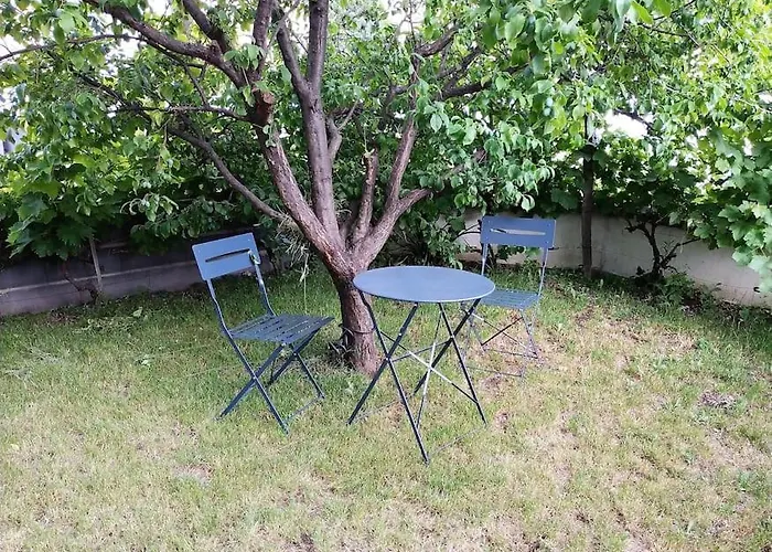 Grand Studio Avec Jardin Et Entree Privative A Noter Reservations De 3 Nuits Minimum