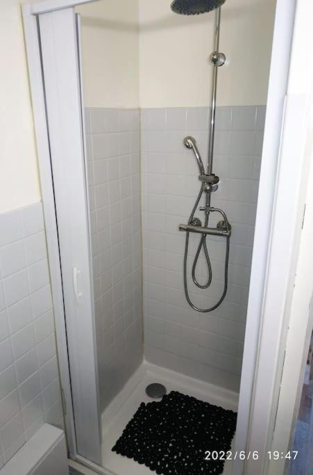 Appartement Grand Avec Jardin Et Entree Privative A Noter Reservations De 3 Nuits Minimum *